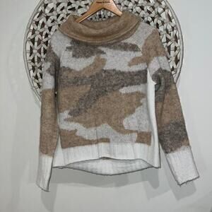 RD Style Conscious camel, tan and cream turtleneck sweater size small